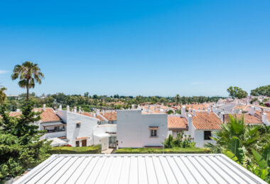 Spacious Contemporary Villa in the Heart of the Golden Triangle!