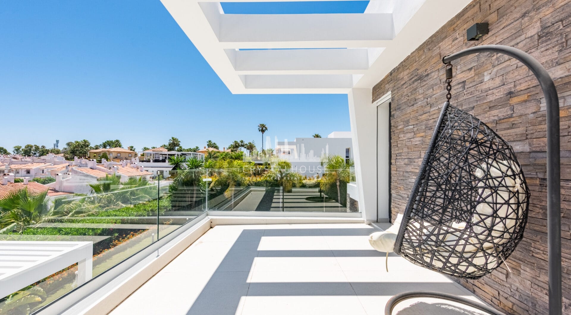 Spacious Contemporary Villa in the Heart of the Golden Triangle!