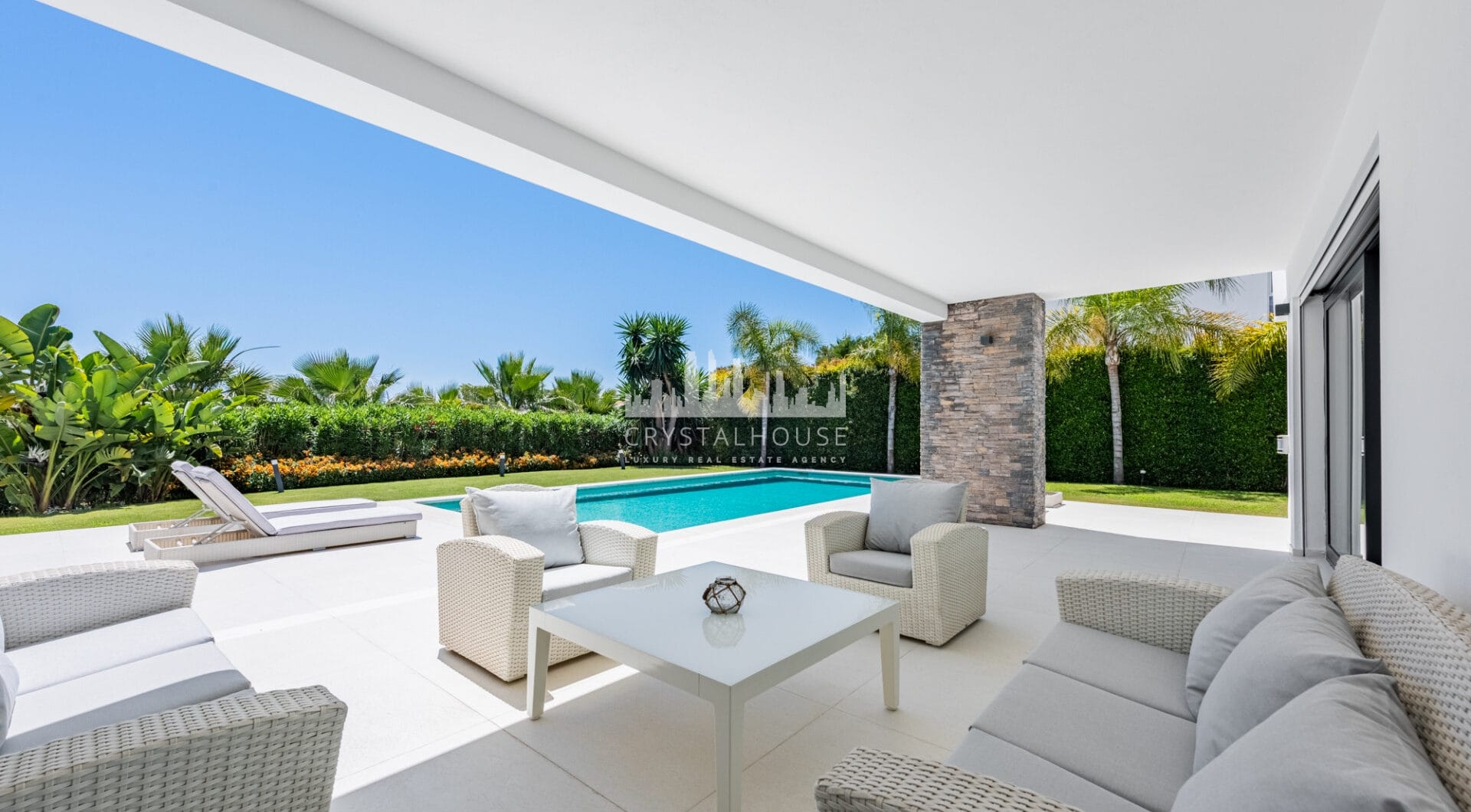Spacious Contemporary Villa in the Heart of the Golden Triangle!