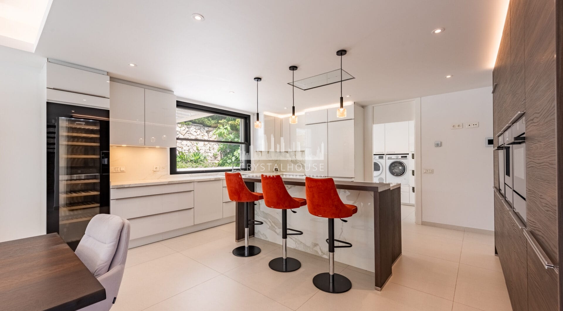 Spacious Contemporary Villa in the Heart of the Golden Triangle!