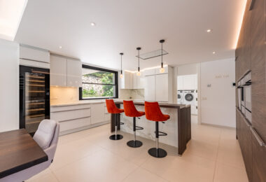 Spacious Contemporary Villa in the Heart of the Golden Triangle!