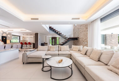 Spacious Contemporary Villa in the Heart of the Golden Triangle!