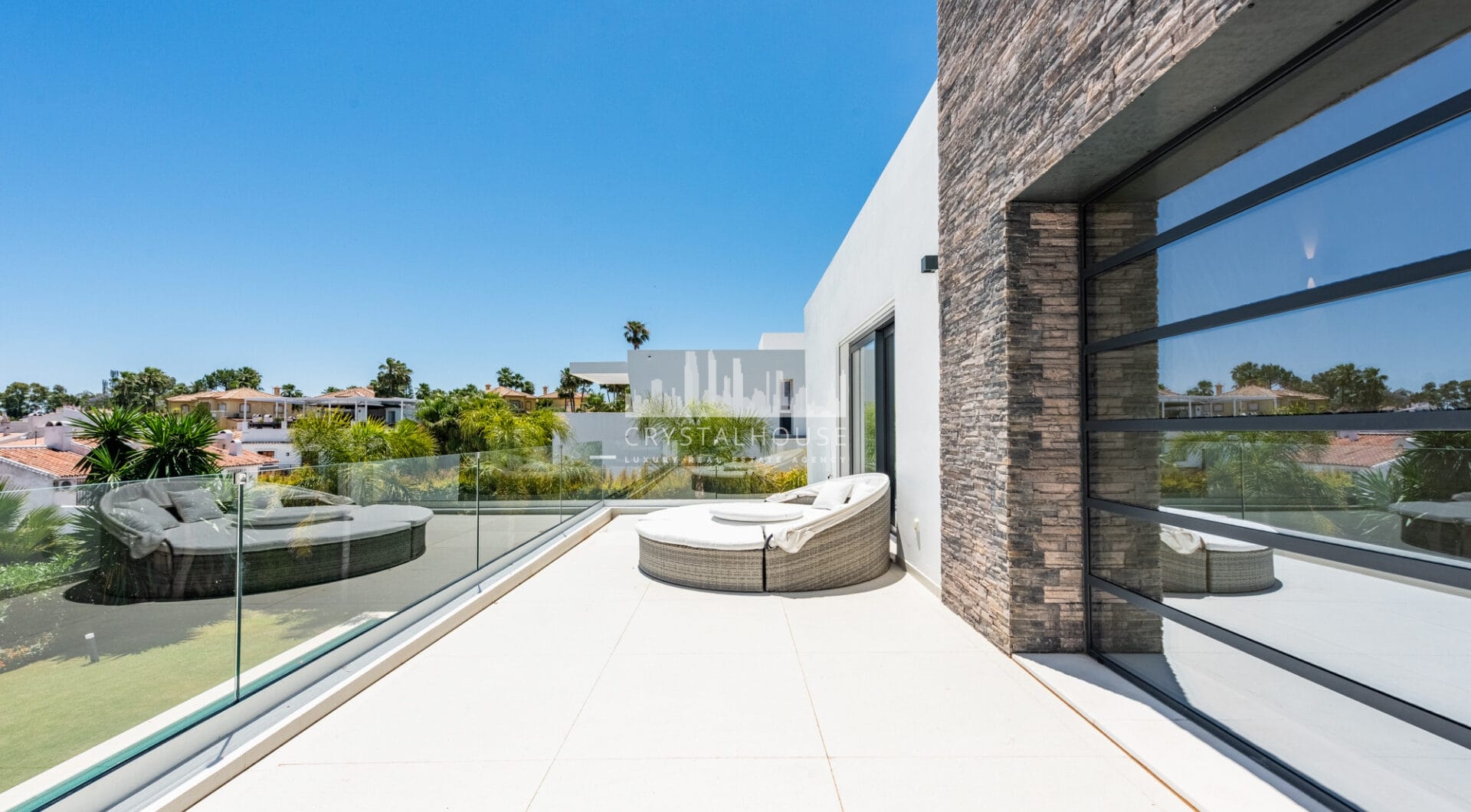 Spacious Contemporary Villa in the Heart of the Golden Triangle!