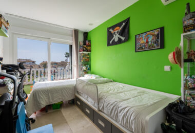 Elegant Villa in central San Pedro! With 3 separate apartments and garage for 10 cars.