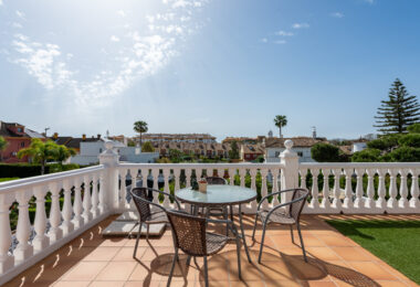 Elegant Villa in central San Pedro! With 3 separate apartments and garage for 10 cars.