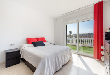 Elegant Villa in central San Pedro! With 3 separate apartments and garage for 10 cars.