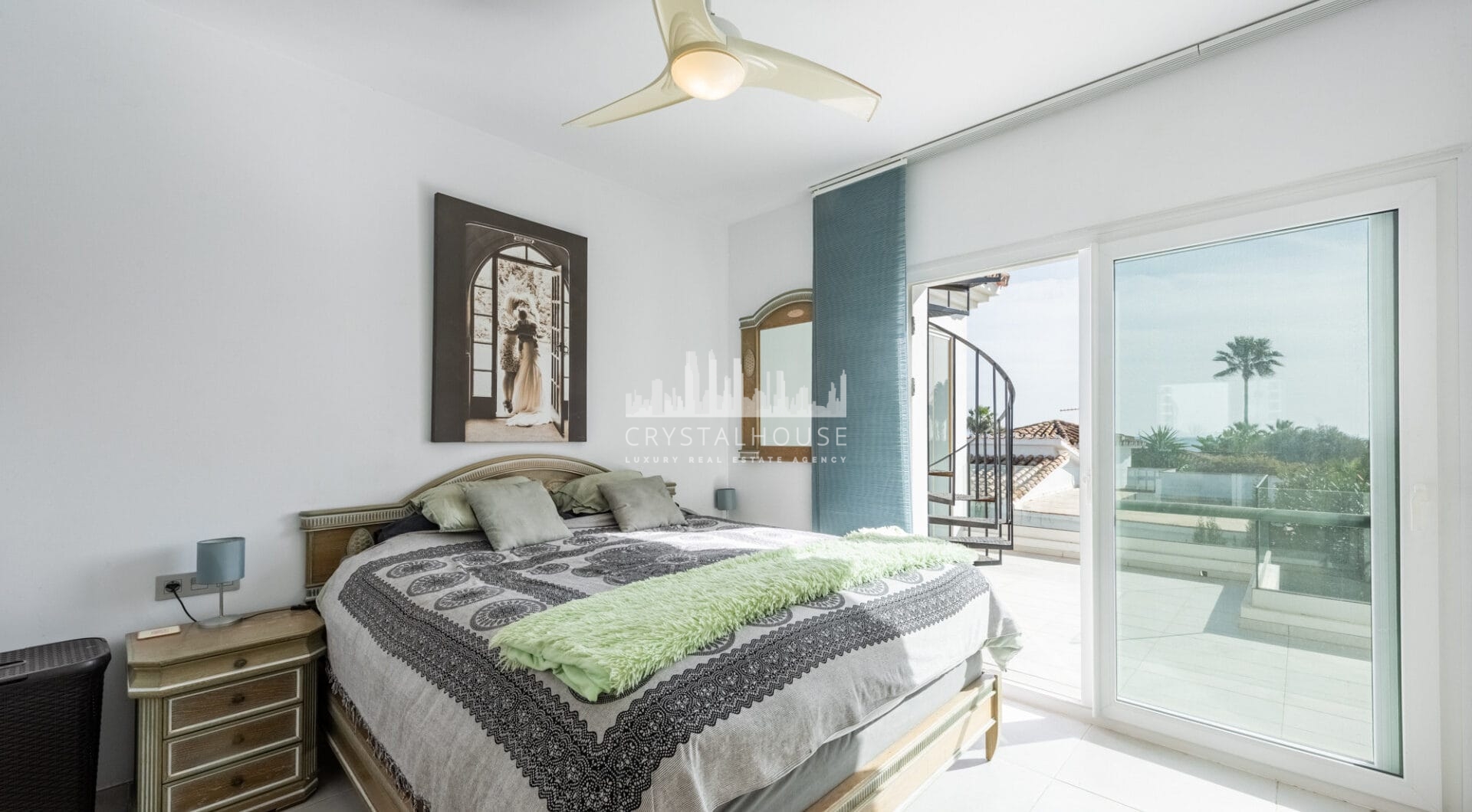 Modern Beachside Villa with Sea Views – New Golden Mile, Estepona