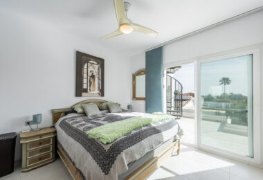 Modern Beachside Villa with Sea Views – New Golden Mile, Estepona