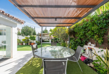 Modern Beachside Villa with Sea Views – New Golden Mile, Estepona