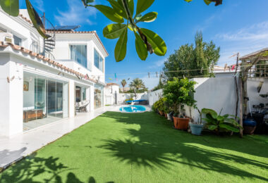 Modern Beachside Villa with Sea Views – New Golden Mile, Estepona