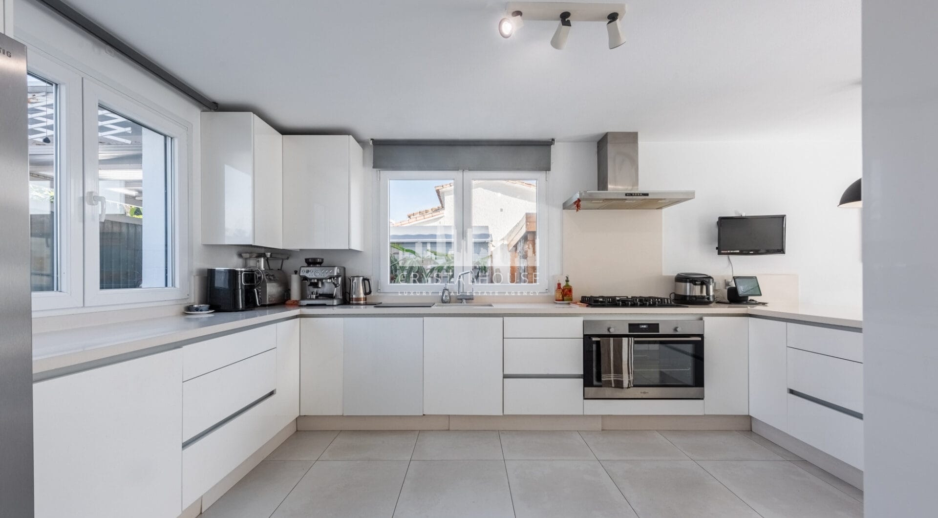 Modern Beachside Villa with Sea Views – New Golden Mile, Estepona