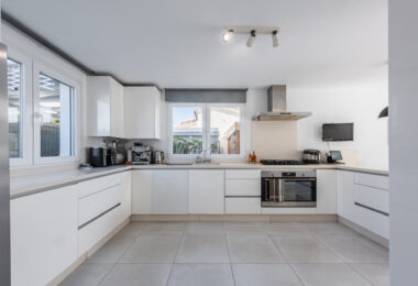 Modern Beachside Villa with Sea Views – New Golden Mile, Estepona