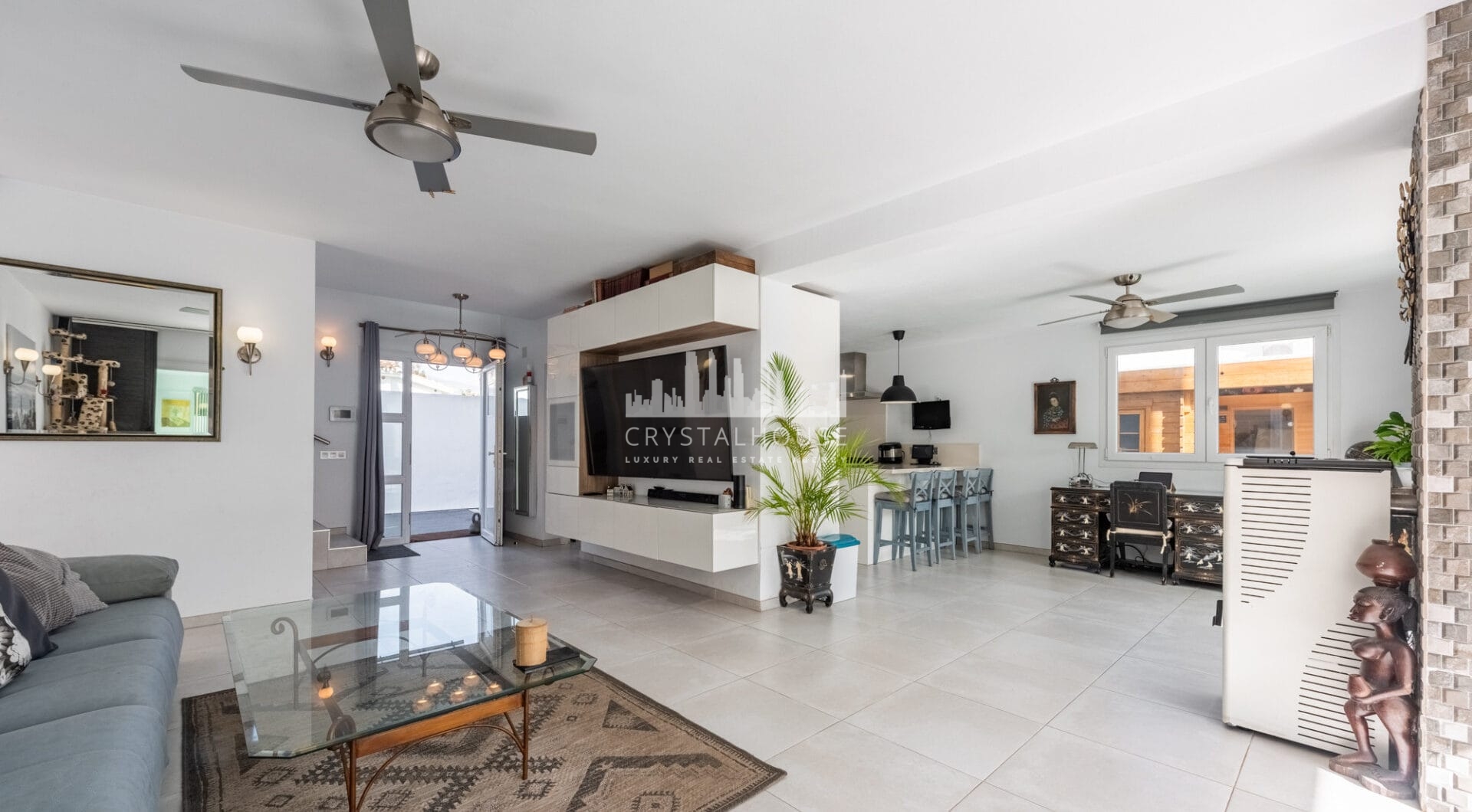 Modern Beachside Villa with Sea Views – New Golden Mile, Estepona