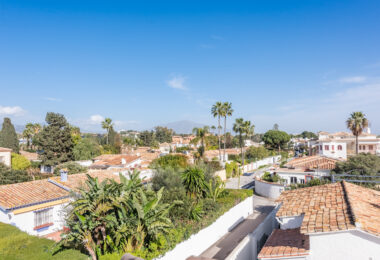 Modern Beachside Villa with Sea Views – New Golden Mile, Estepona