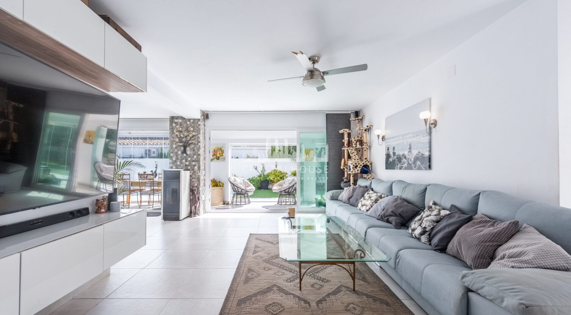 Modern Beachside Villa with Sea Views – New Golden Mile, Estepona