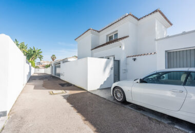 Modern Beachside Villa with Sea Views – New Golden Mile, Estepona
