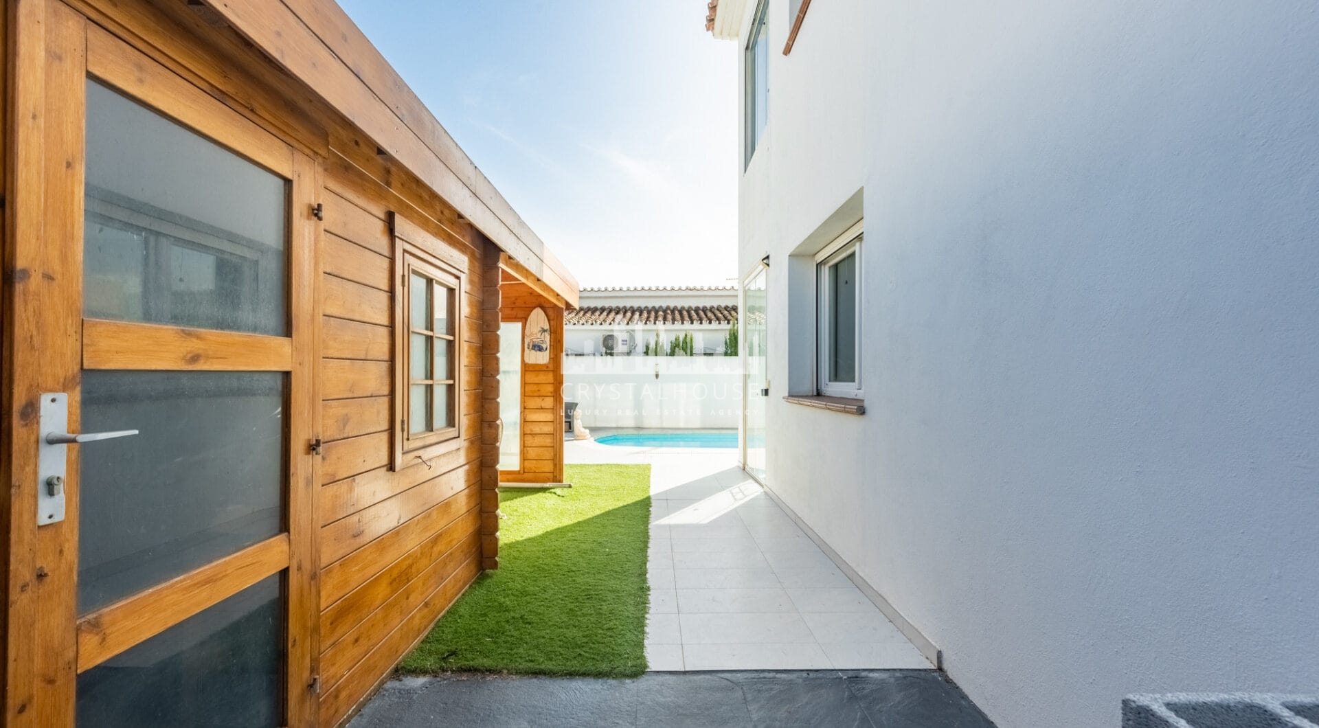 Modern Beachside Villa with Sea Views – New Golden Mile, Estepona
