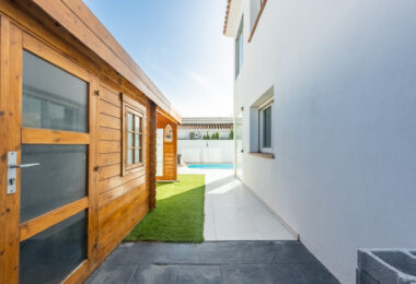 Modern Beachside Villa with Sea Views – New Golden Mile, Estepona