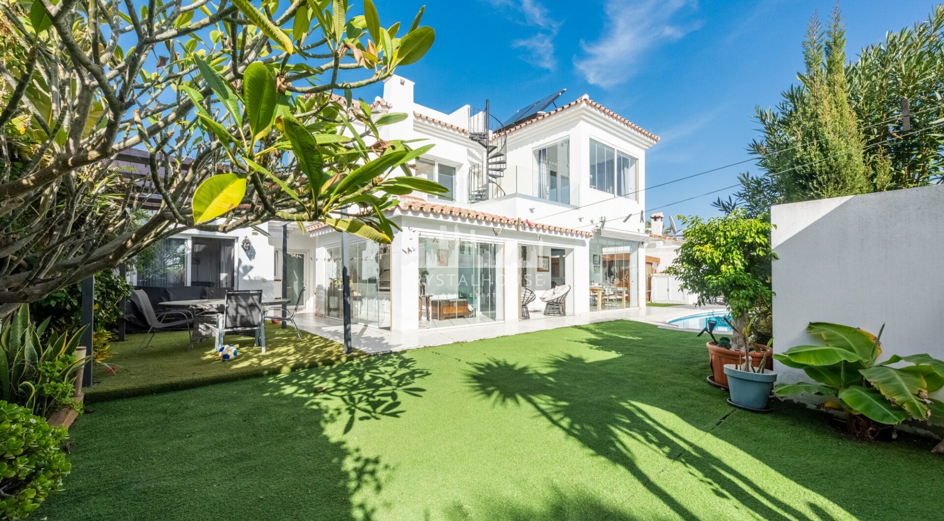 Modern Beachside Villa with Sea Views – New Golden Mile, Estepona