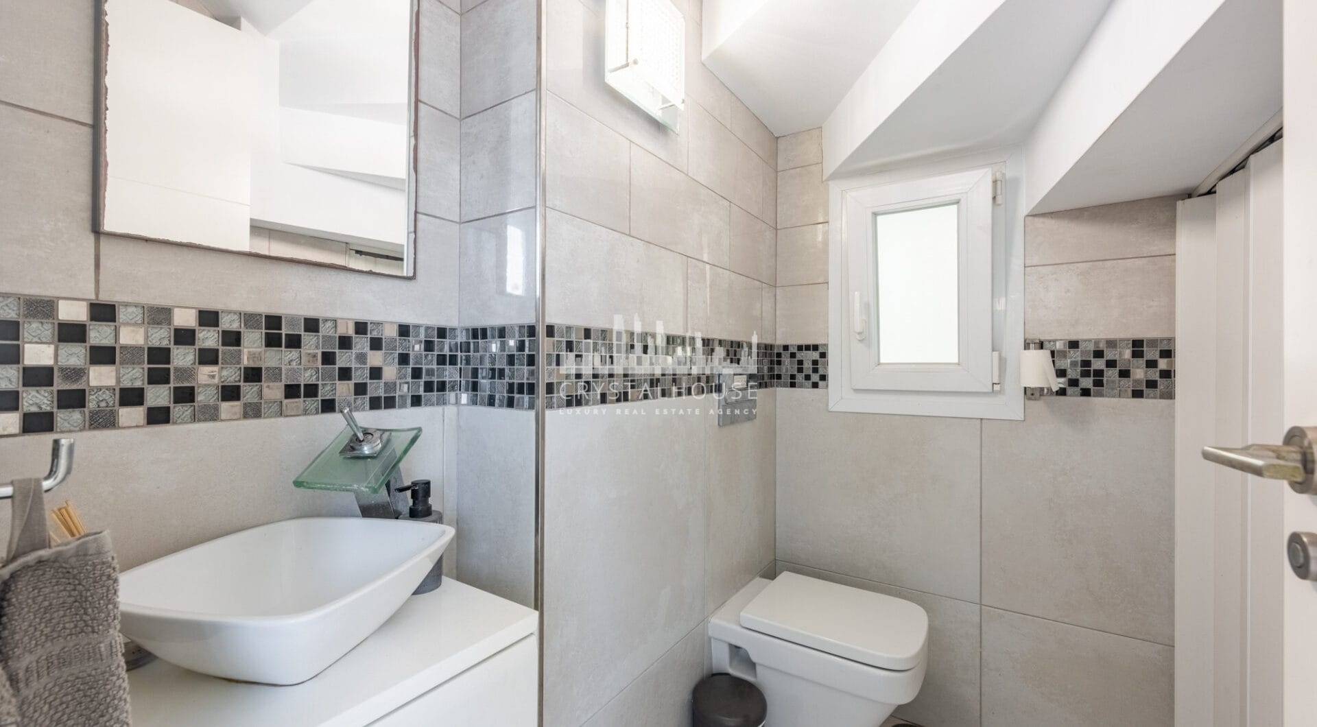 Modern Beachside Villa with Sea Views – New Golden Mile, Estepona