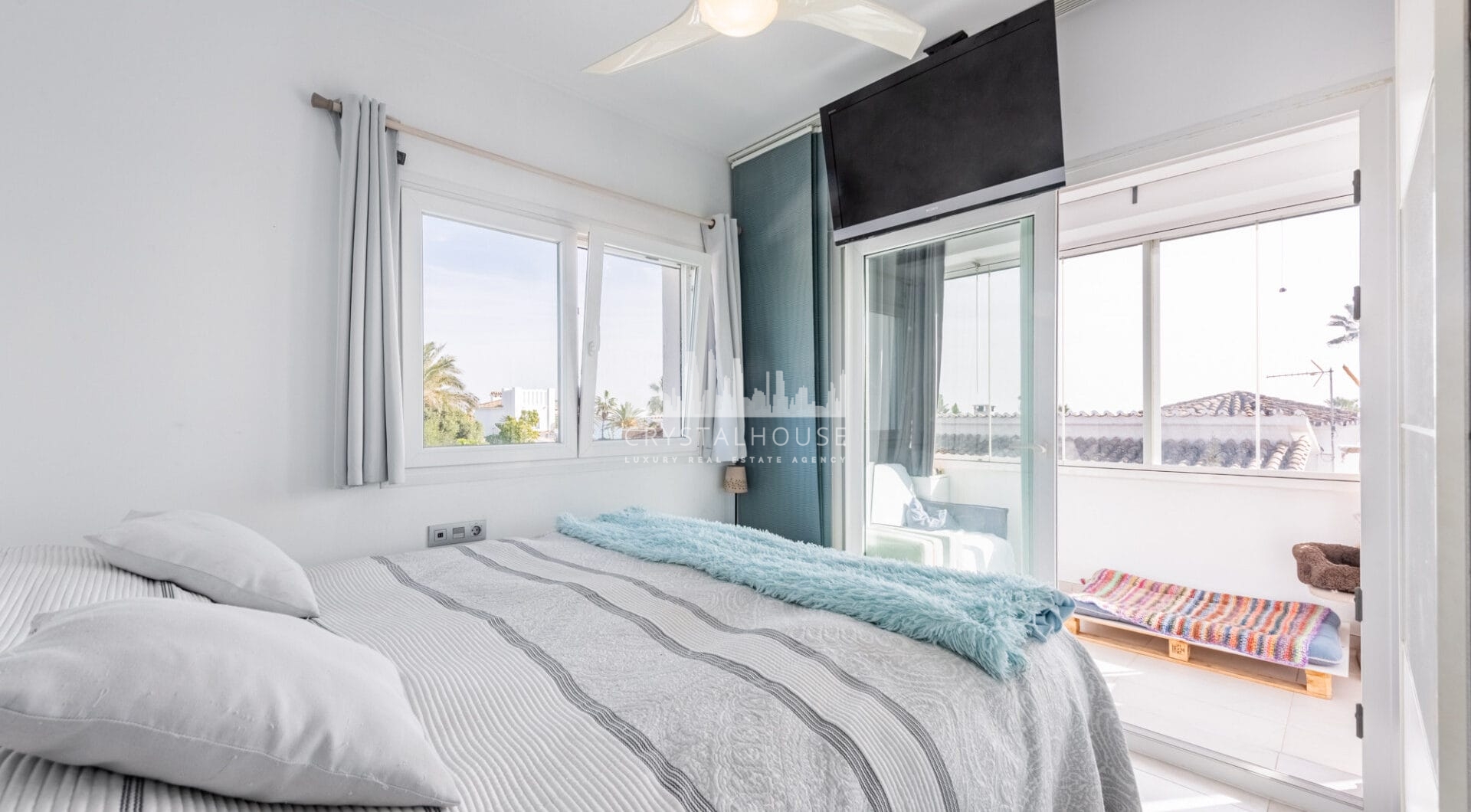 Modern Beachside Villa with Sea Views – New Golden Mile, Estepona