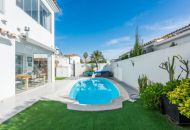 Modern Beachside Villa with Sea Views – New Golden Mile, Estepona