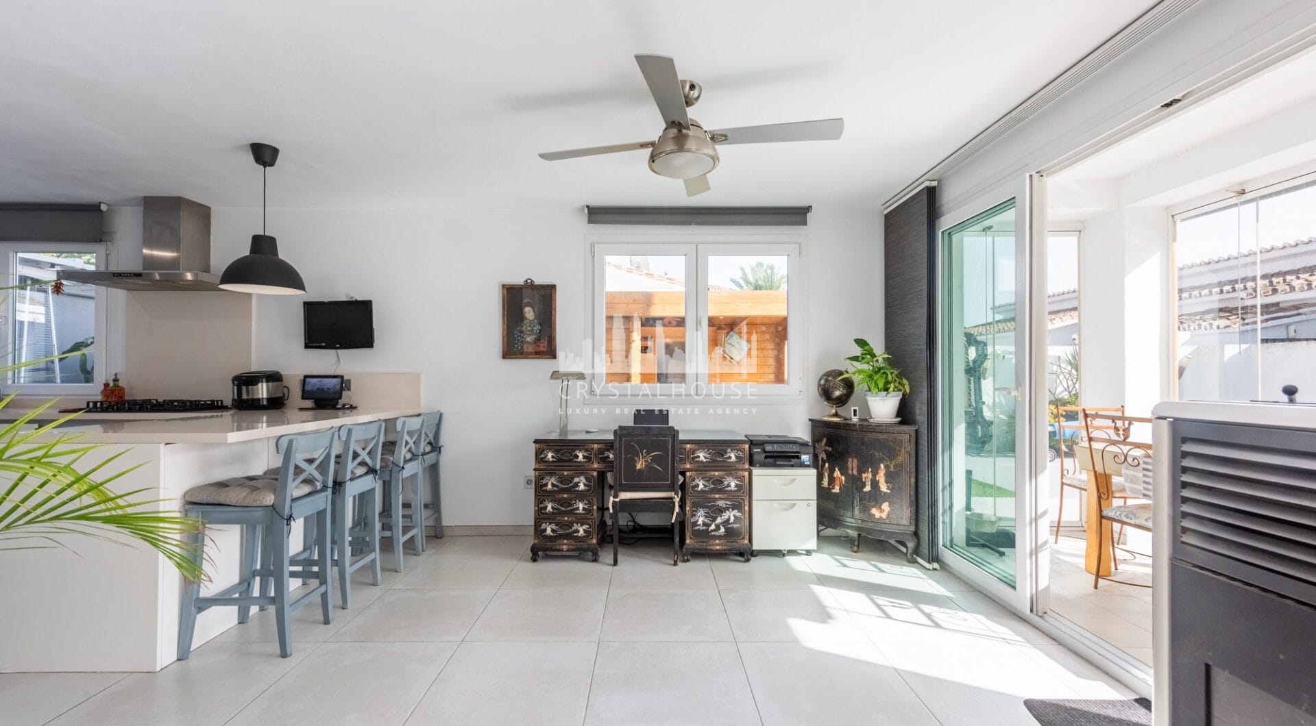 Modern Beachside Villa with Sea Views – New Golden Mile, Estepona