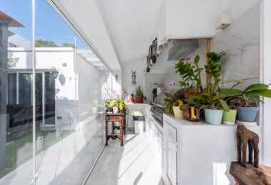 Modern Beachside Villa with Sea Views – New Golden Mile, Estepona