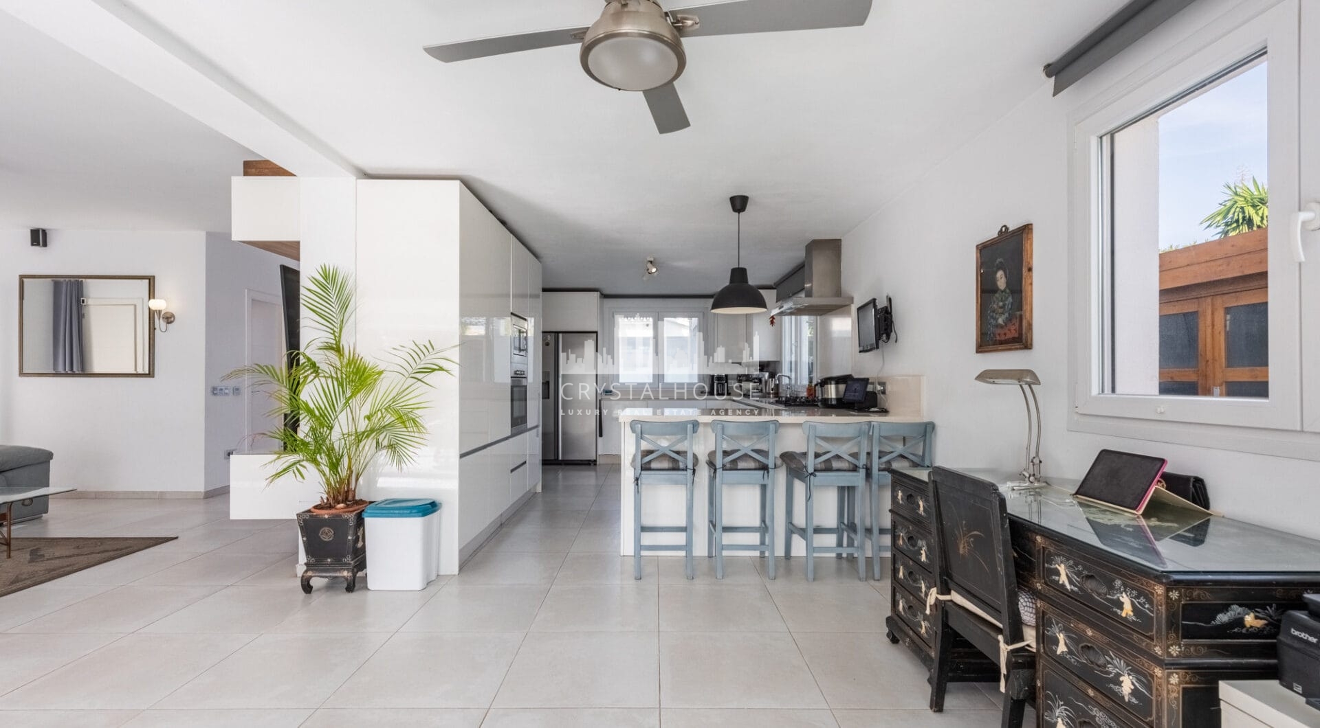 Modern Beachside Villa with Sea Views – New Golden Mile, Estepona