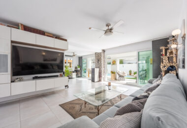 Modern Beachside Villa with Sea Views – New Golden Mile, Estepona