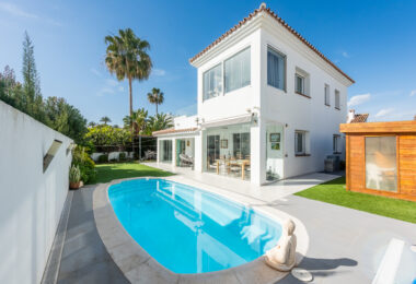 Modern Beachside Villa with Sea Views – New Golden Mile, Estepona