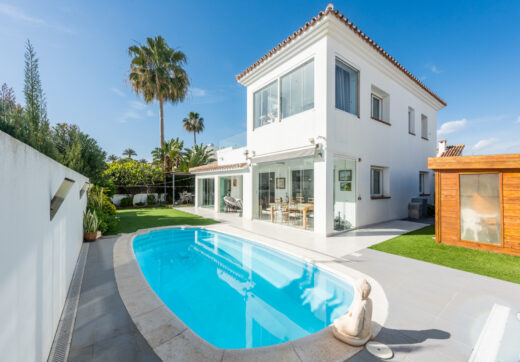 Modern Beachside Villa with Sea Views – New Golden Mile, Estepona