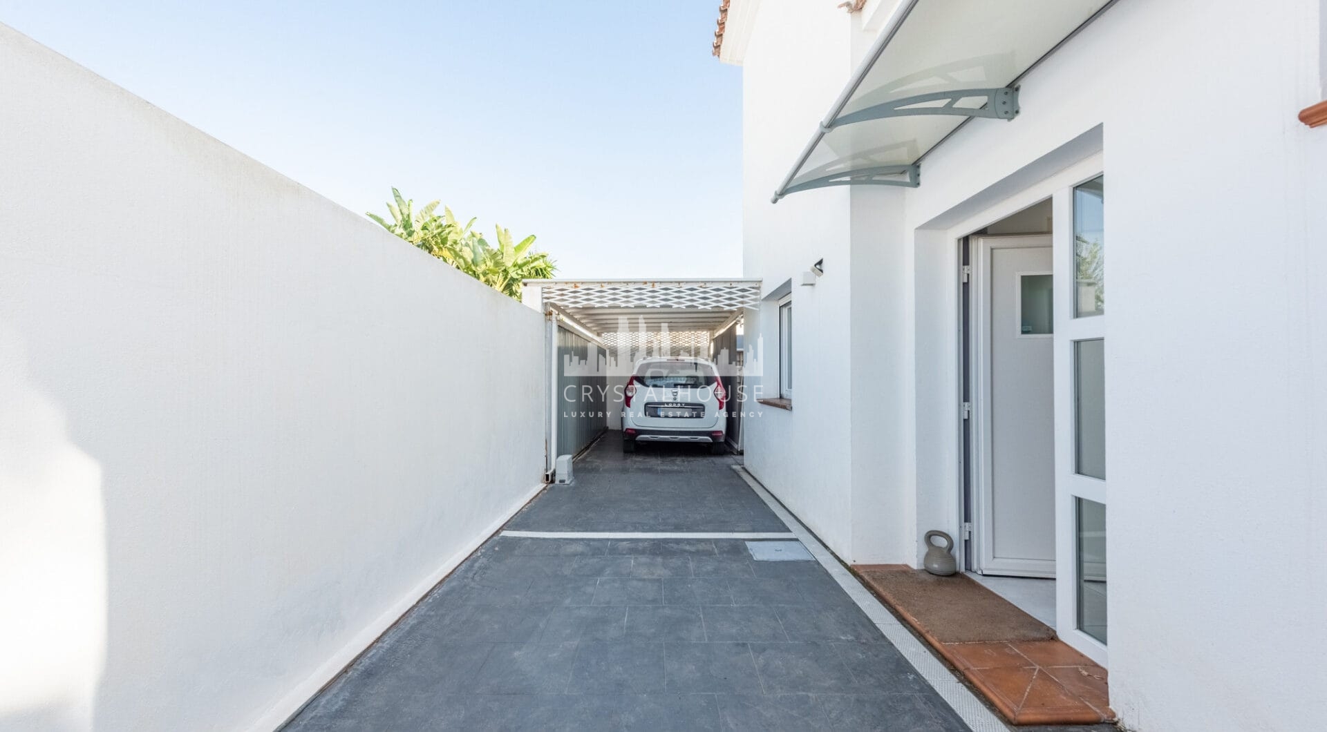 Modern Beachside Villa with Sea Views – New Golden Mile, Estepona