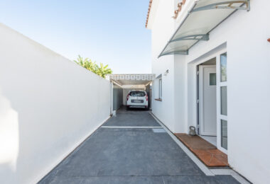Modern Beachside Villa with Sea Views – New Golden Mile, Estepona