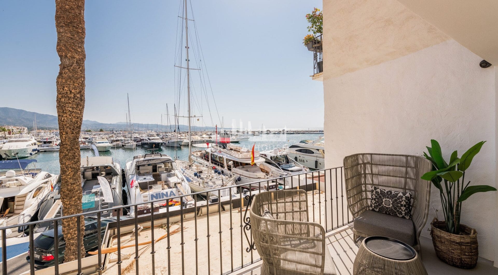 Luxury Renovated Frontline Apartment with Panoramic Views in Benabola, Puerto Banús