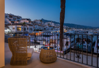 Luxury Renovated Frontline Apartment with Panoramic Views in Benabola, Puerto Banús