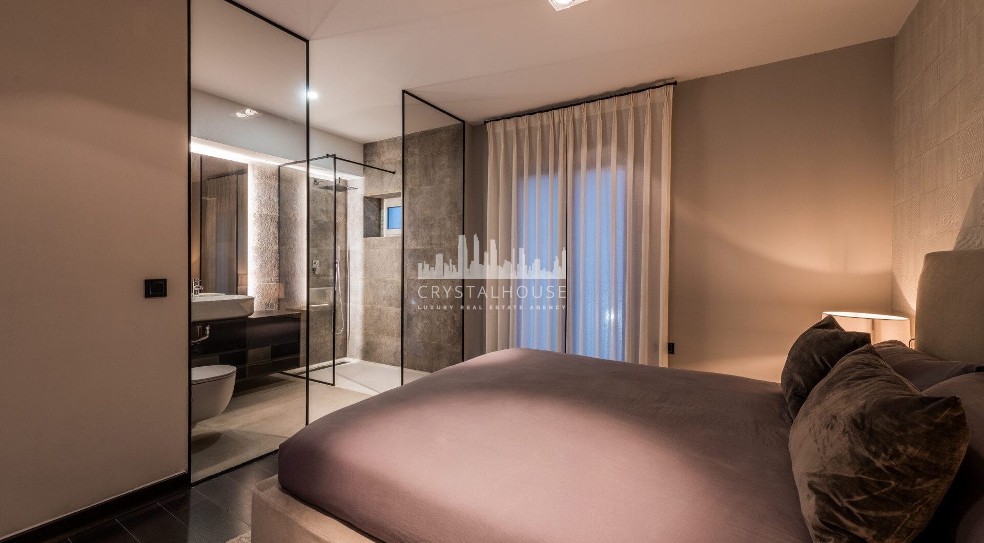 Luxury Renovated Frontline Apartment with Panoramic Views in Benabola, Puerto Banús