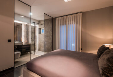 Luxury Renovated Frontline Apartment with Panoramic Views in Benabola, Puerto Banús