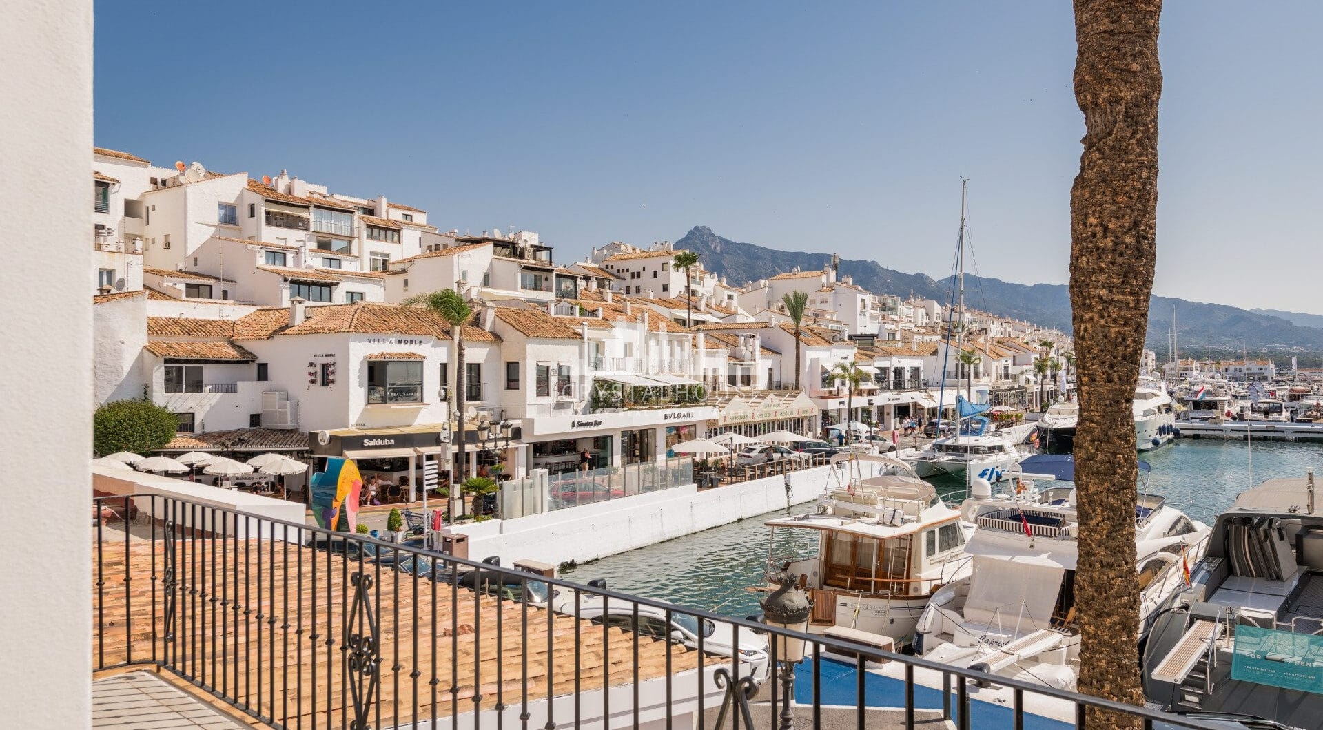 Luxury Renovated Frontline Apartment with Panoramic Views in Benabola, Puerto Banús