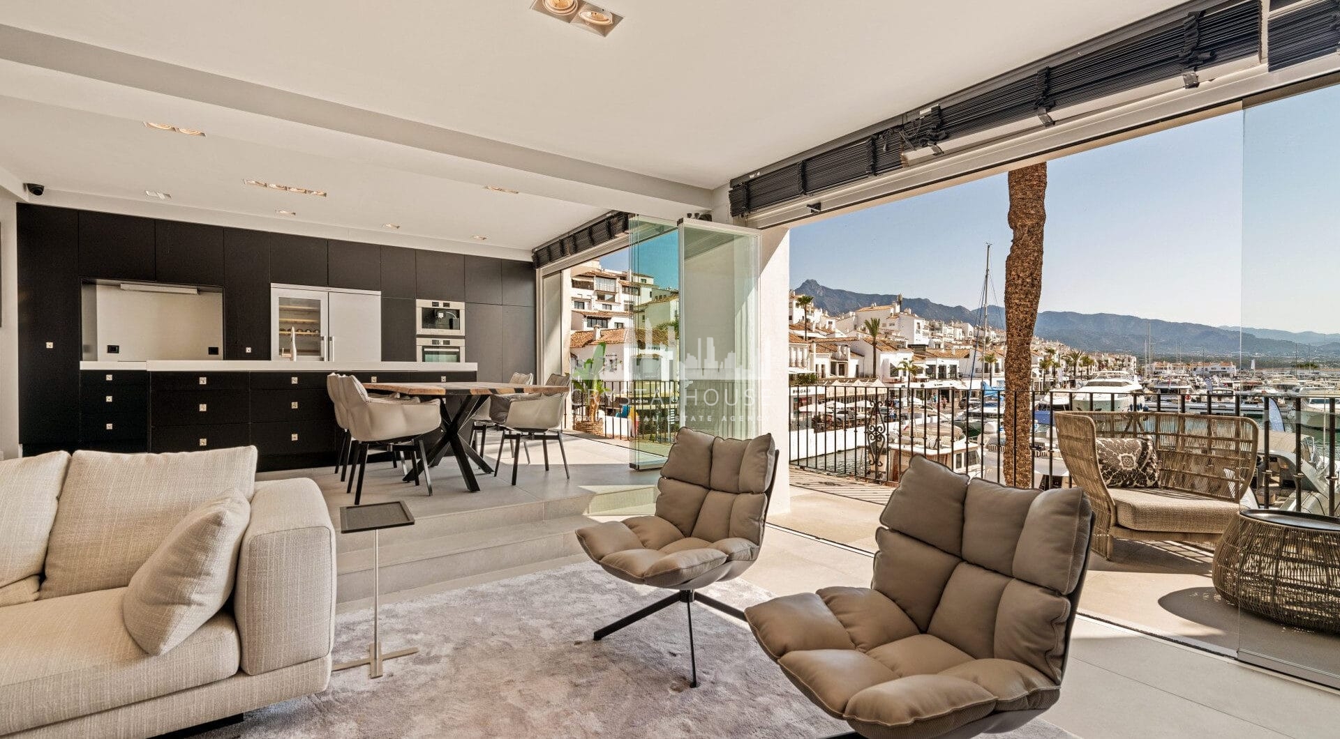 Luxury Renovated Frontline Apartment with Panoramic Views in Benabola, Puerto Banús