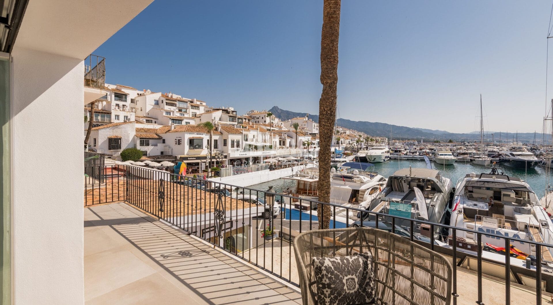 Luxury Renovated Frontline Apartment with Panoramic Views in Benabola, Puerto Banús