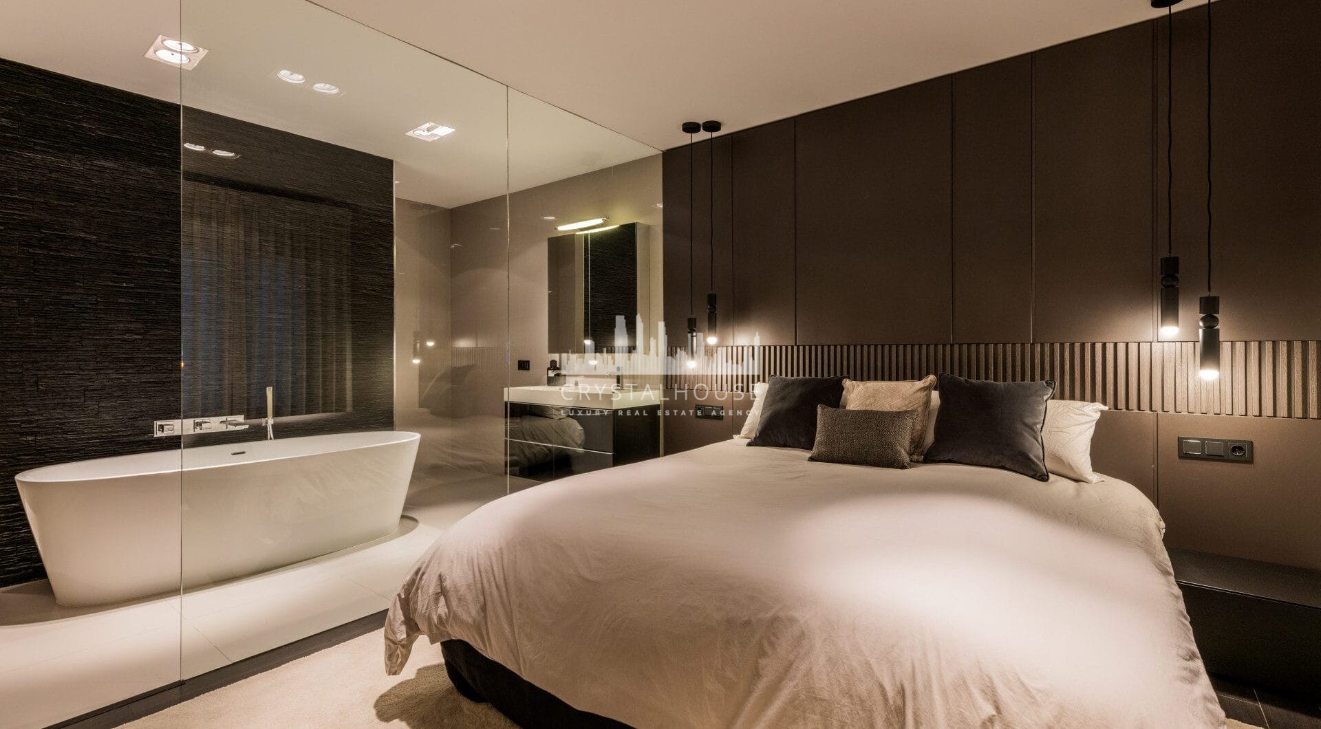 Luxury Renovated Frontline Apartment with Panoramic Views in Benabola, Puerto Banús