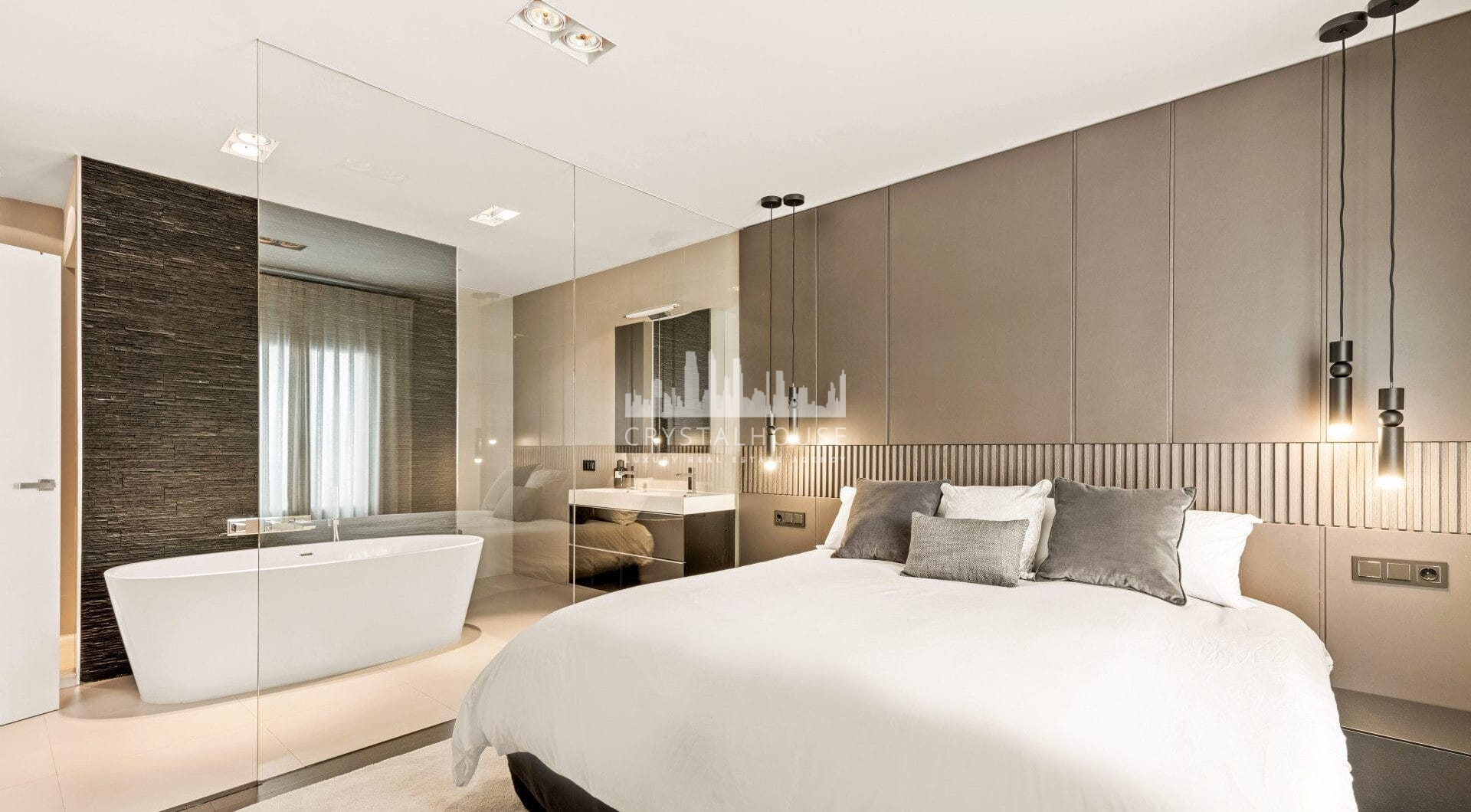 Luxury Renovated Frontline Apartment with Panoramic Views in Benabola, Puerto Banús