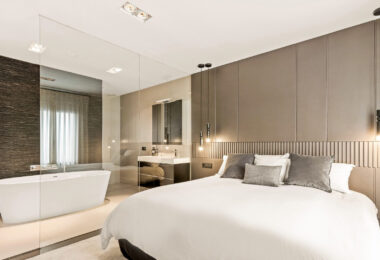 Luxury Renovated Frontline Apartment with Panoramic Views in Benabola, Puerto Banús