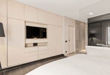 Luxury Renovated Frontline Apartment with Panoramic Views in Benabola, Puerto Banús
