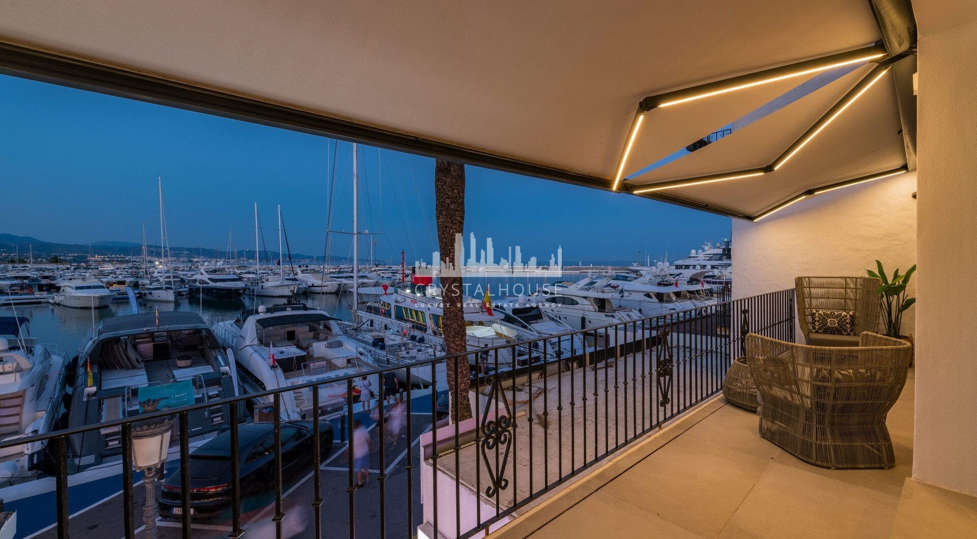Luxury Renovated Frontline Apartment with Panoramic Views in Benabola, Puerto Banús