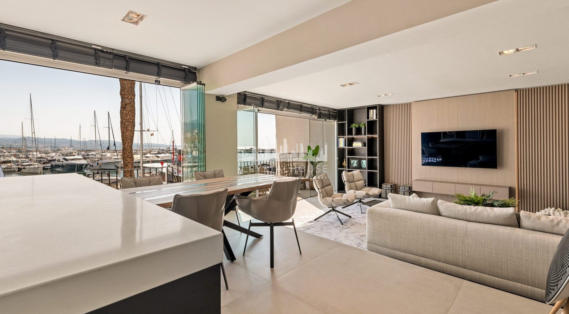 Luxury Renovated Frontline Apartment with Panoramic Views in Benabola, Puerto Banús