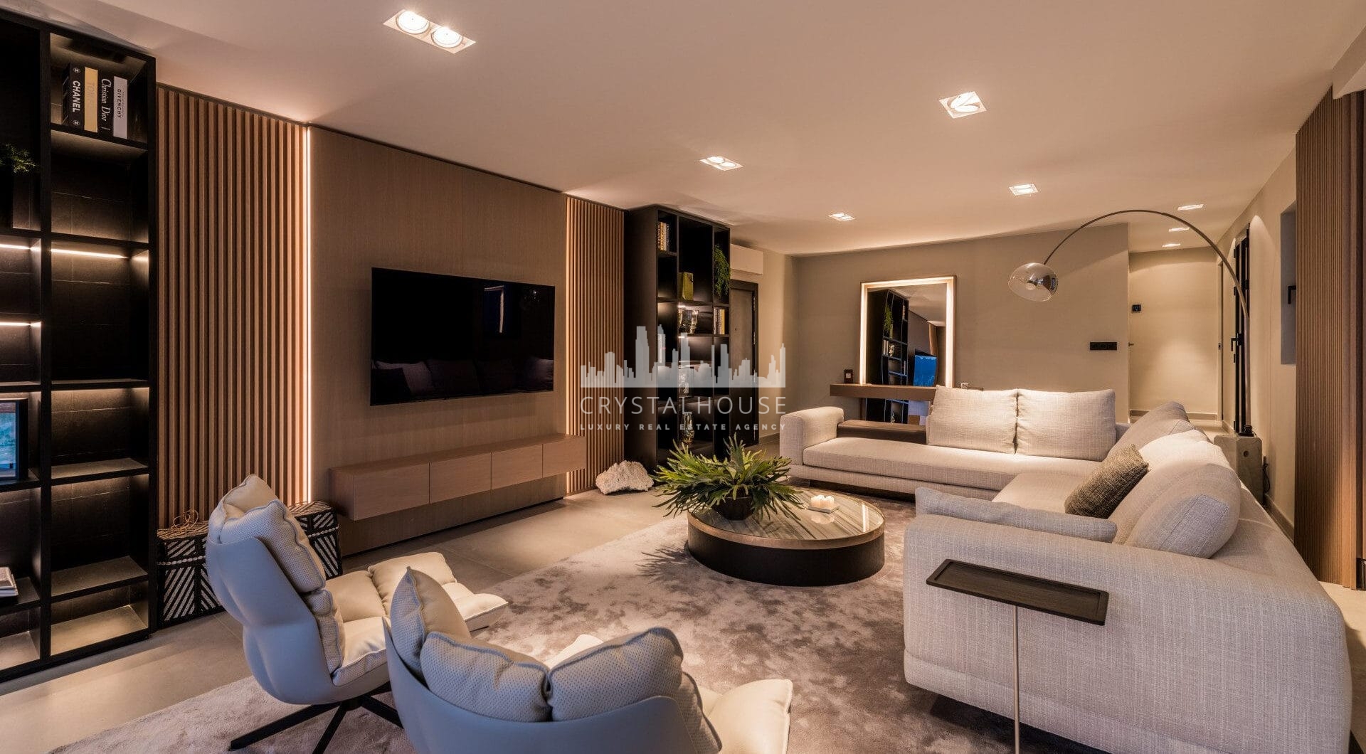 Luxury Renovated Frontline Apartment with Panoramic Views in Benabola, Puerto Banús