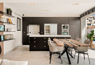 Luxury Renovated Frontline Apartment with Panoramic Views in Benabola, Puerto Banús