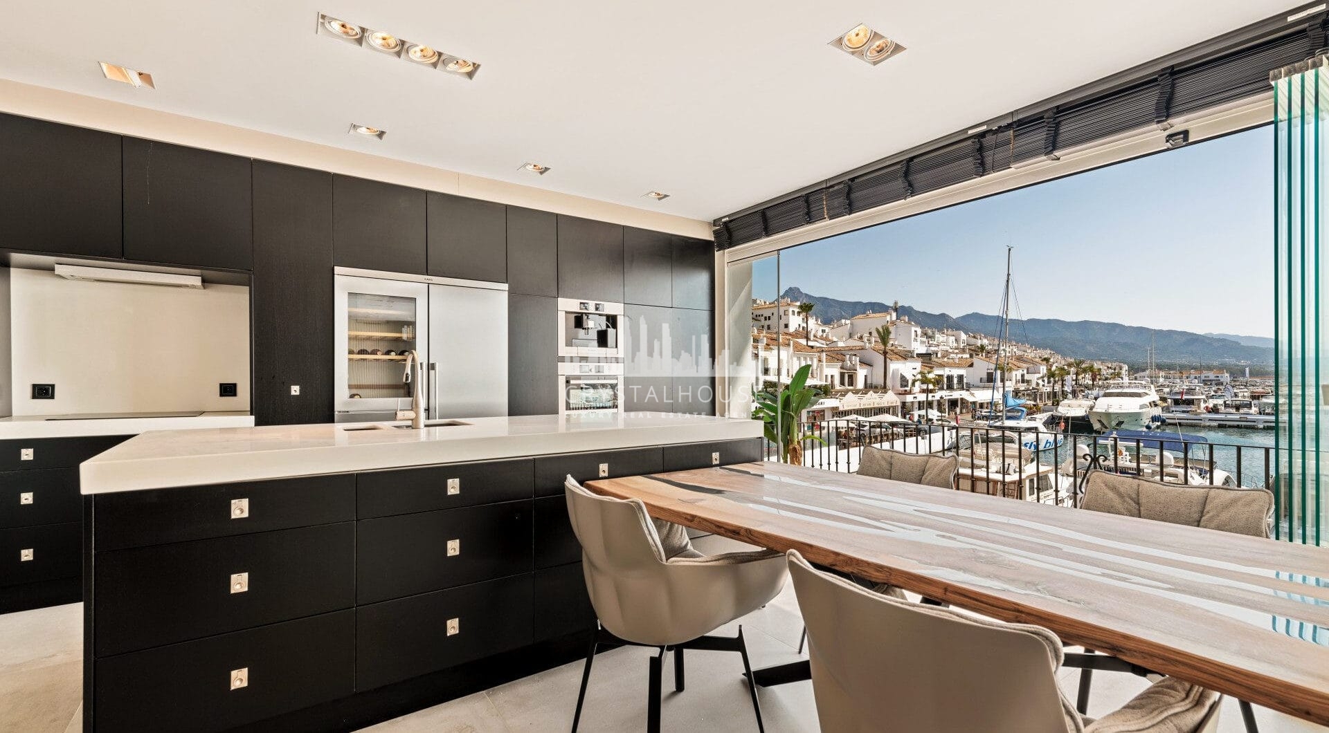 Luxury Renovated Frontline Apartment with Panoramic Views in Benabola, Puerto Banús